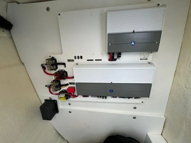 Slide: The Image of Cobalt R8 Outboard 2023 - 54