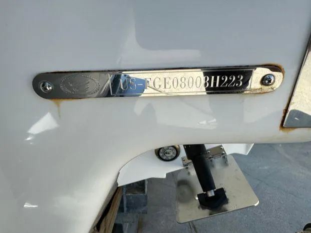 Slide: The Image of Cobalt R8 Outboard 2023 - 57