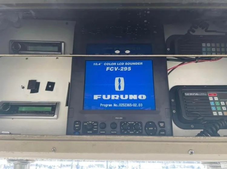 Slide: The Image of Furuno FCV-295 sounder on 1998 Albemarle 320 Express Fisherman dashboard. - 32