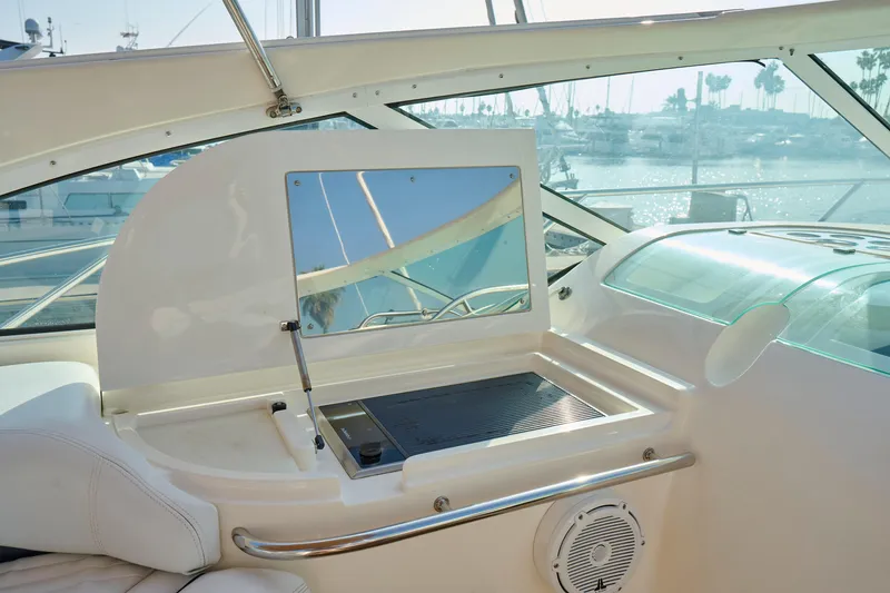 Slide: The Image of Interior of 2001 Fairline 43 yacht with sleek design and modern amenities. - 39