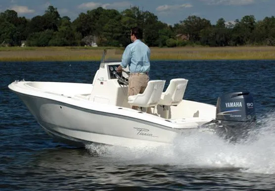 Slide: The Image of Label on a 2016 Pioneer 175 Bay Sport trailer with tire and loading information. - 25