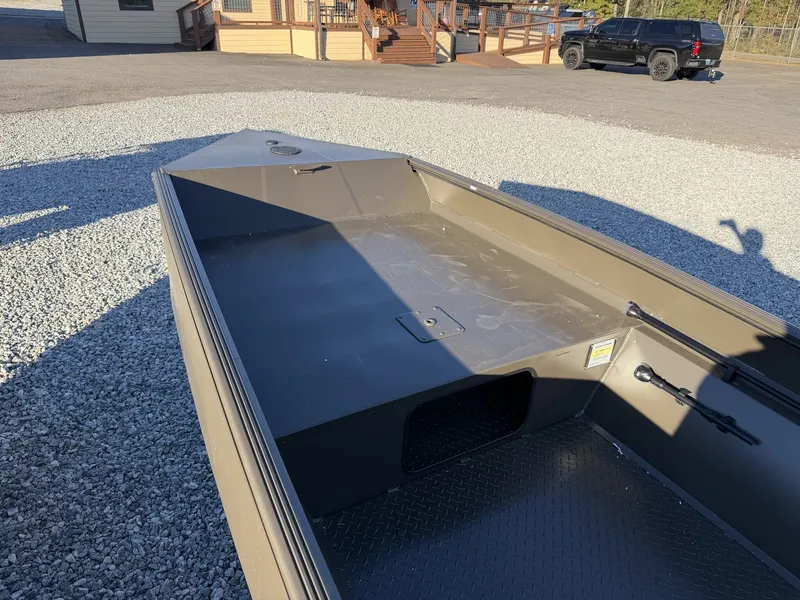 Slide: The Image of Edge Boats Sportsman Series 553DB MID DECK 2026 - 3