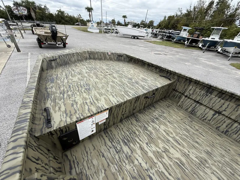 Slide: The Image of Lowe Roughneck Side Console 2026 - 4