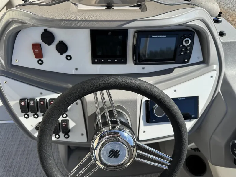 Slide: The Image of Aloha PARADISE 230 ARCH SPORT TOWER-200HP 2026 - 11