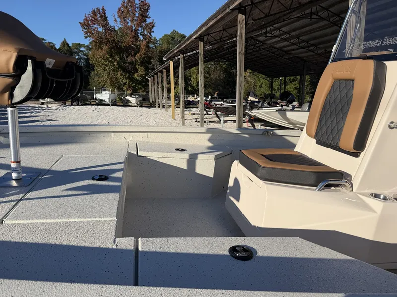 Slide: The Image of Xpress Hyper-Lift Bay Series H20 BAY-HYD STEERING 2026 - 6