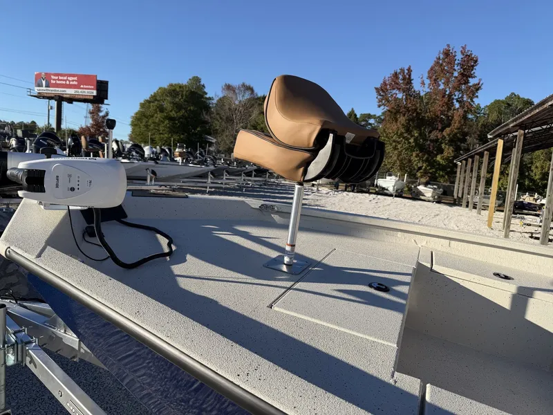 Slide: The Image of Xpress Hyper-Lift Bay Series H20 BAY-HYD STEERING 2026 - 5