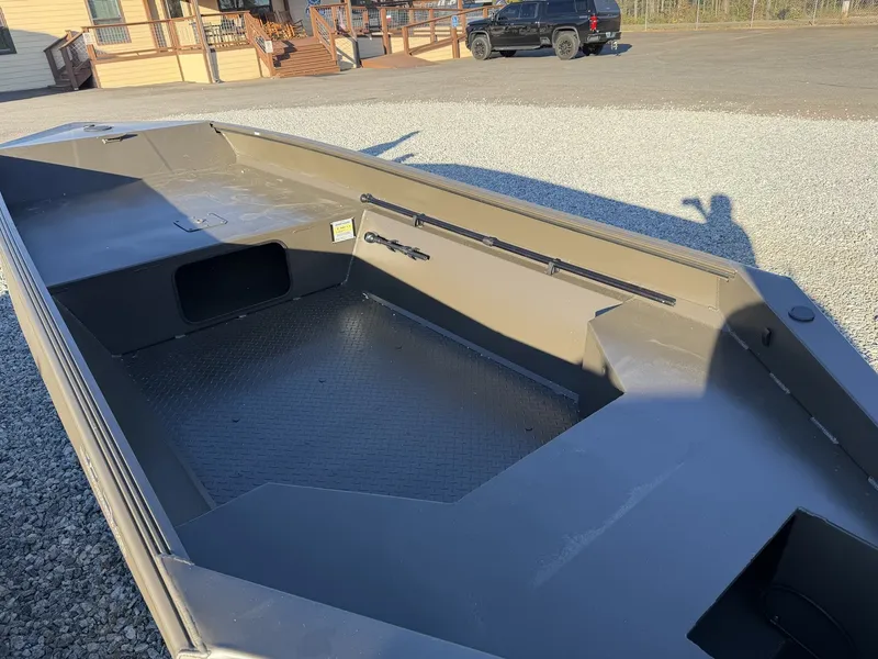 Slide: The Image of Edge Boats Sportsman Series 553DB MID DECK 2026 - 4