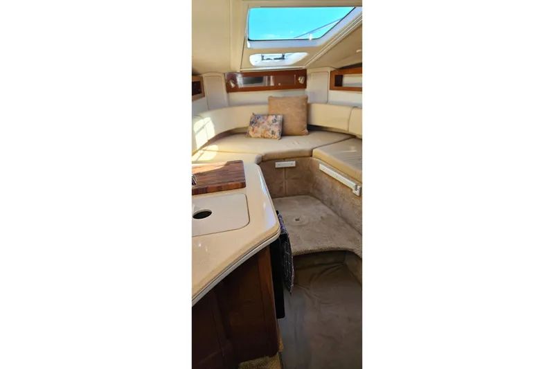 Slide: The Image of Interior of 2009 Sea Ray 270 Sundancer boat with cozy seating and skylight. - 4