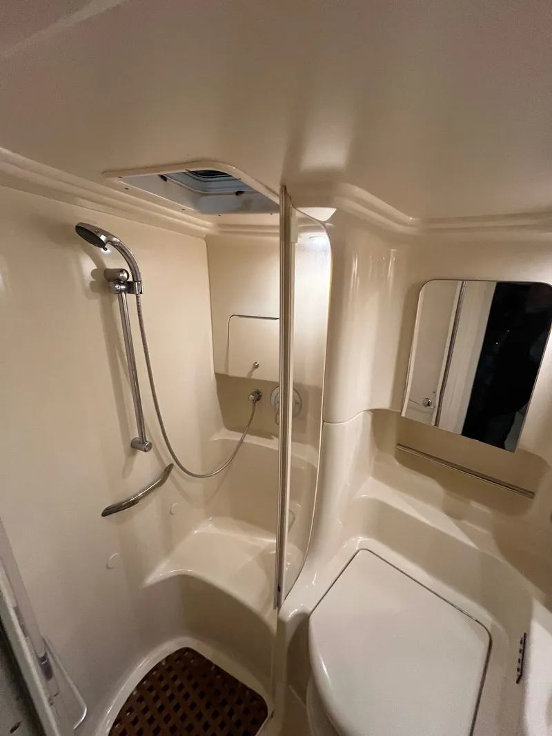 Slide: The Image of Sea Ray 380 Sundancer 2003 - 6