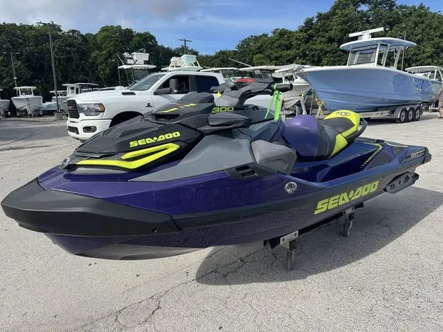 Slide: The Image of Sea-Doo RXT 2021 - 4