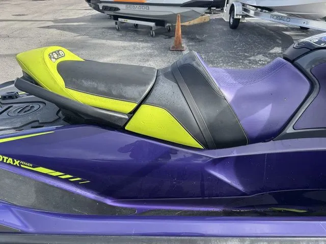 Slide: The Image of Sea-Doo RXT 2021 - 8