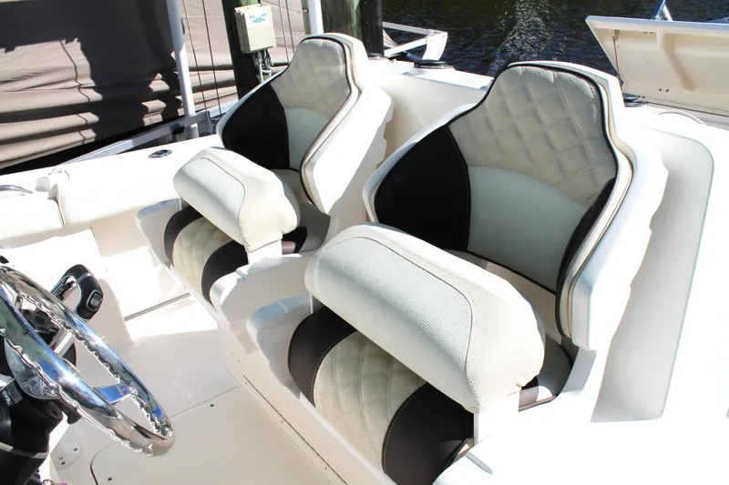 Slide: The Image of 2016 Robalo R300 Center Console boat seats with luxurious white and black upholstery. - 21