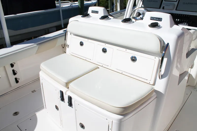 Slide: The Image of 2016 Robalo R300 Center Console boat seating with storage compartments. - 25