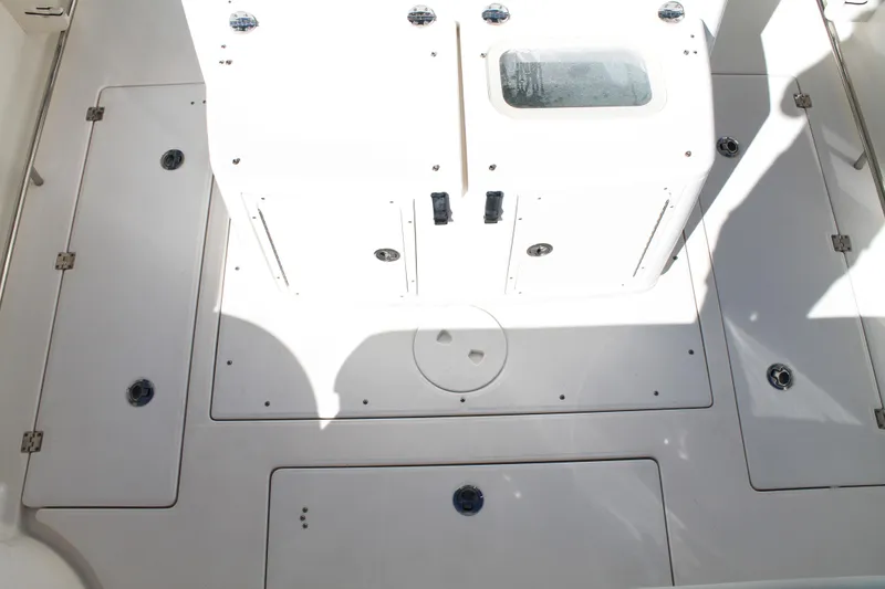 Slide: The Image of 2016 Robalo R300 Center Console boat deck with storage compartments. - 31