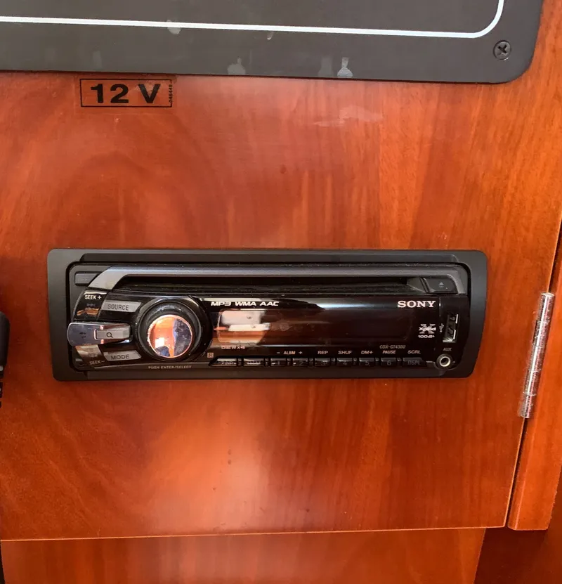 Slide: The Image of Beneteau 373 2005 - 19