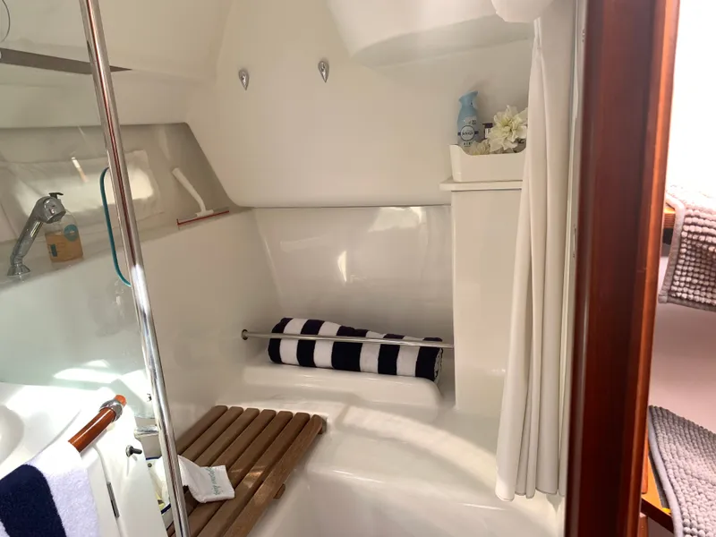 Slide: The Image of Beneteau 373 2005 - 37