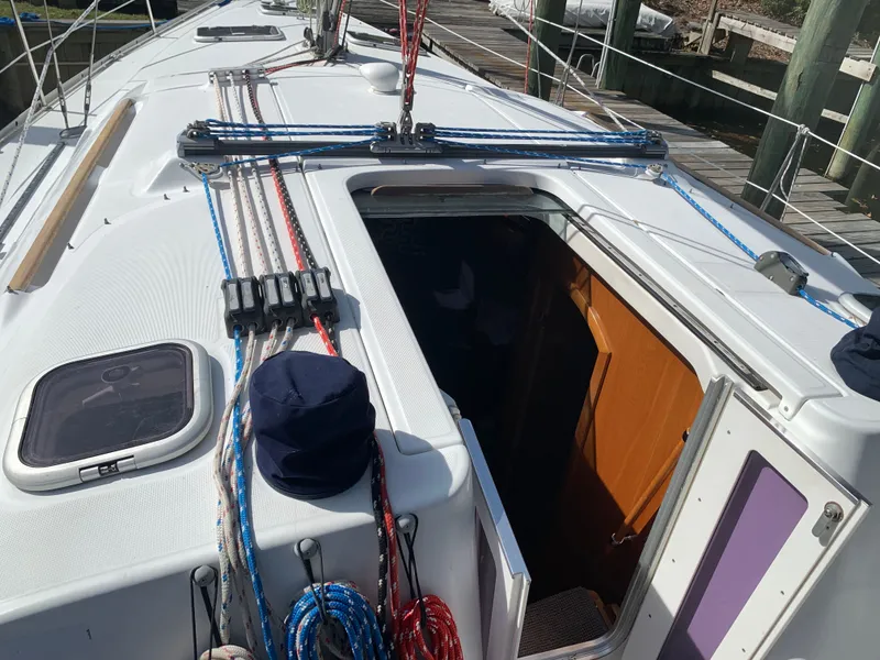 Slide: The Image of Beneteau 373 2005 - 65