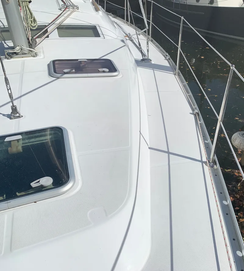 Slide: The Image of Beneteau 373 2005 - 73