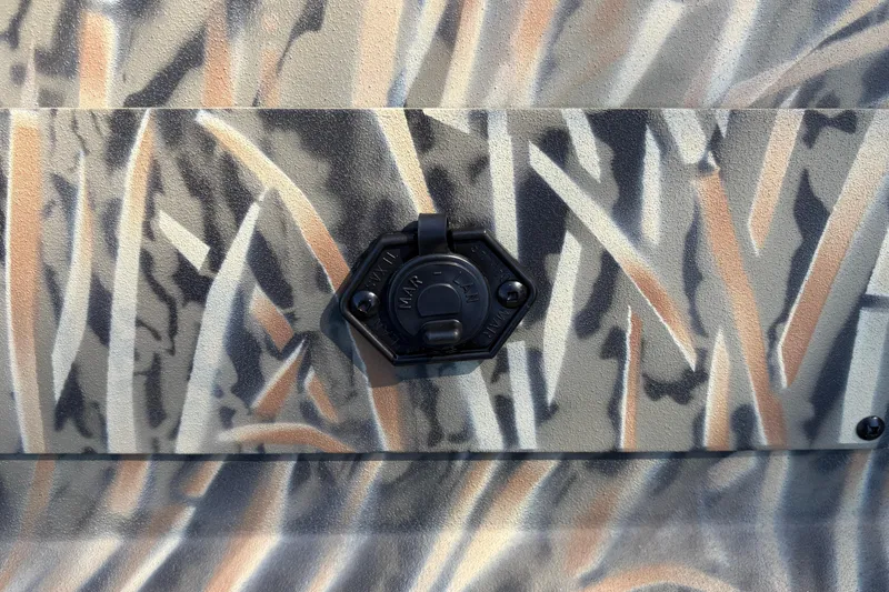 Slide: The Image of Camouflage pattern on 2026 Tracker Grizzly 1650 T Prairie Wings Edition boat. - 21