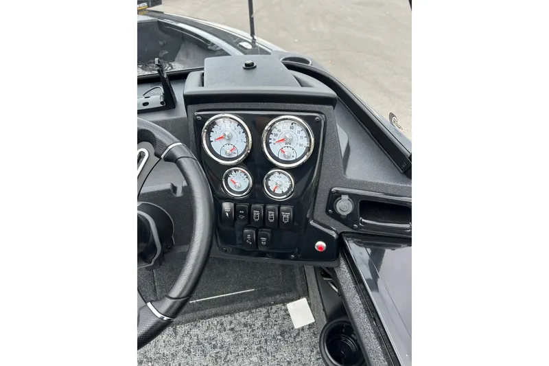 Slide: The Image of 2026 Tracker Targa V-19 Combo boat, top view, showcasing seating and layout. - 5