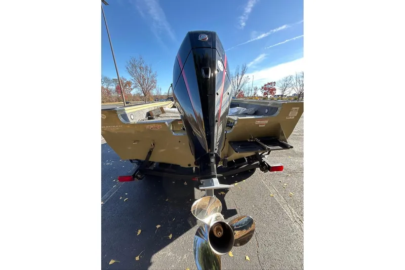 Slide: The Image of 2026 Tracker Targa V-19 Combo boat, top view, showcasing seating and layout. - 4