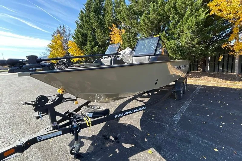 Slide: The Image of 2026 Tracker Targa V-19 Combo boat with Minn Kota PowerDrive trolling motor. - 7