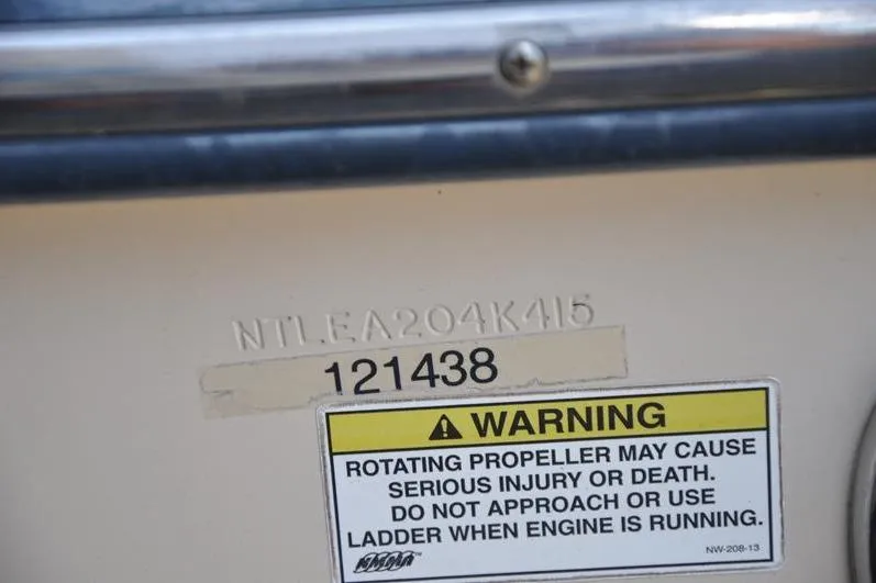 Slide: The Image of 2015 Grady-White Marlin 300 boat warning label with safety instructions. - 33