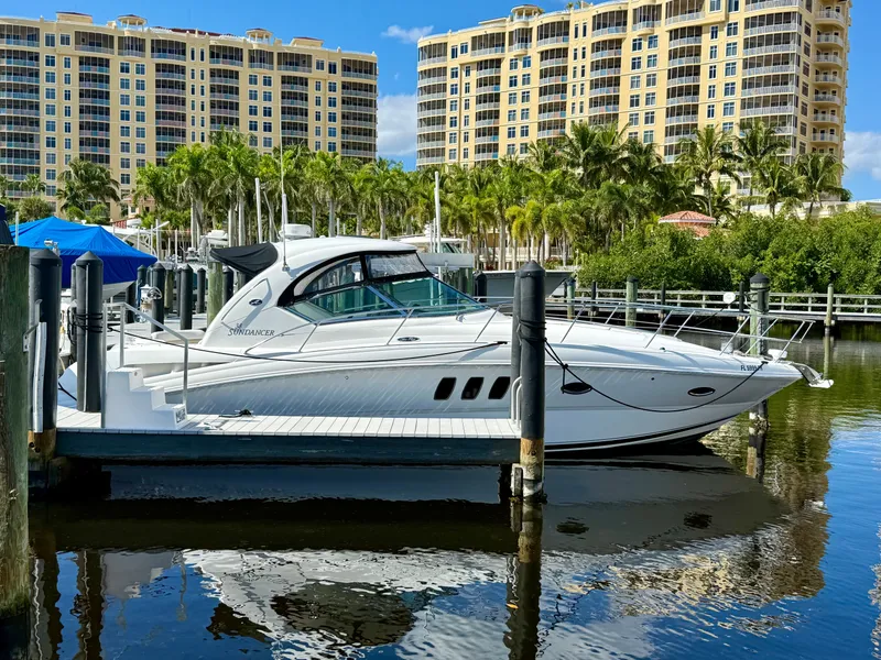 The Image of Sea Ray 38 Sundancer 2008 - 0