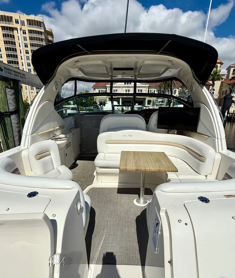 Slide: The Image of Sea Ray 38 Sundancer 2008 - 19