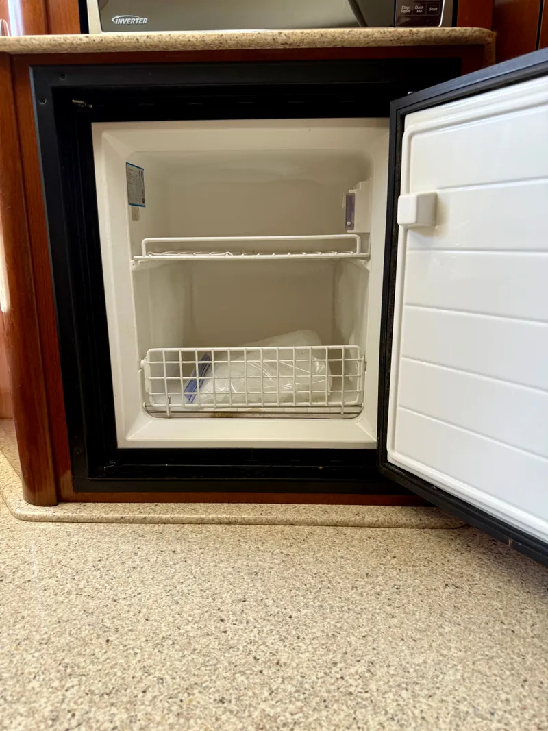 Slide: The Image of Sea Ray 38 Sundancer 2008 - 33