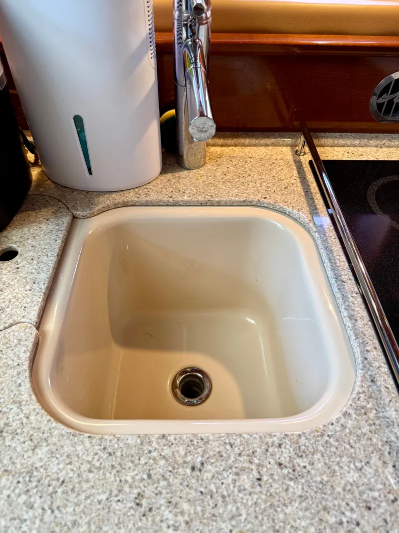 Slide: The Image of Sea Ray 38 Sundancer 2008 - 36