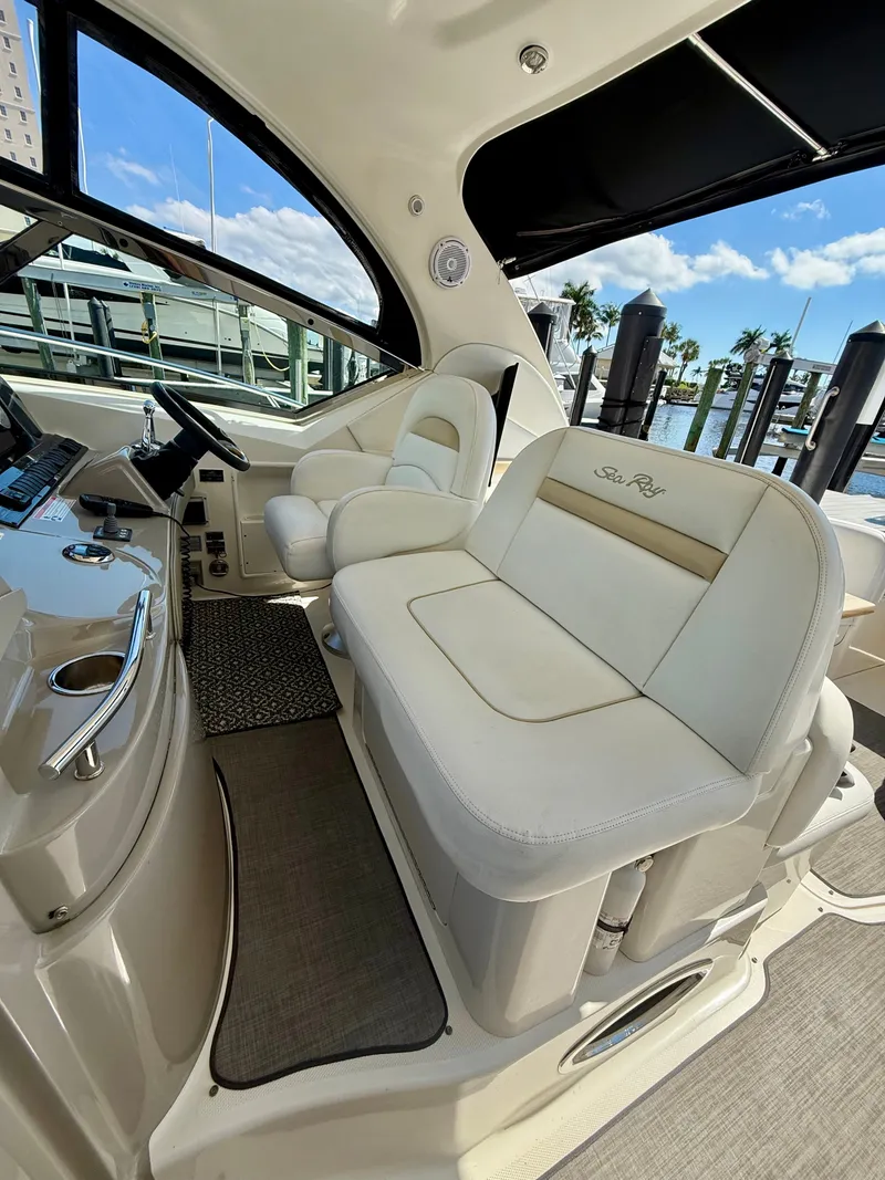 Slide: The Image of Sea Ray 38 Sundancer 2008 - 68