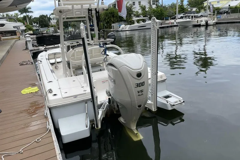 Slide: The Image of 2022 Robalo 246 Cayman SD boat docked with Yamaha 300 V6 engine. - 34