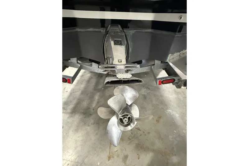 Slide: The Image of Rear view of a 2008 Regal 2520 FasDeck boat with visible propeller. - 32