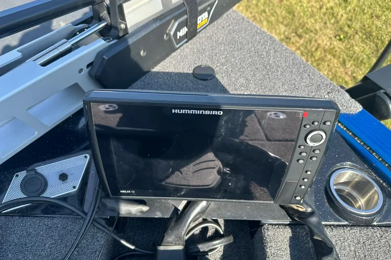 Slide: The Image of 2024 Lund 2075 Pro-V Bass XS with Humminbird Helix 12 fish finder. - 21