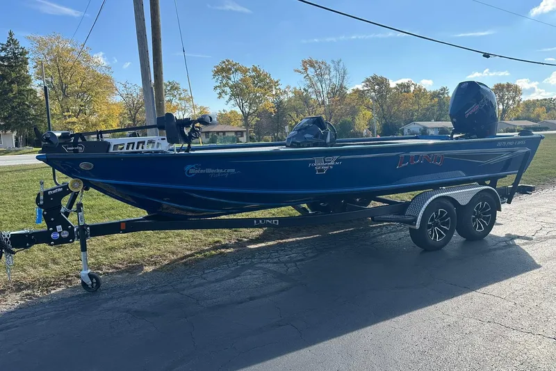 Slide: The Image of 2024 Lund 2075 Pro-V Bass XS boat on trailer, parked outdoors. - 30