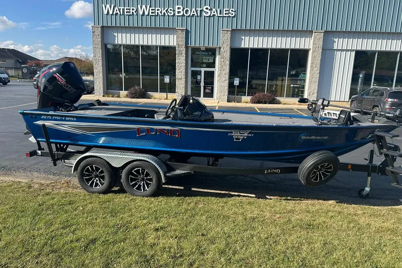 Slide: The Image of 2024 Lund 2075 Pro-V Bass XS boat at Water Werks Boat Sales dealership. - 31