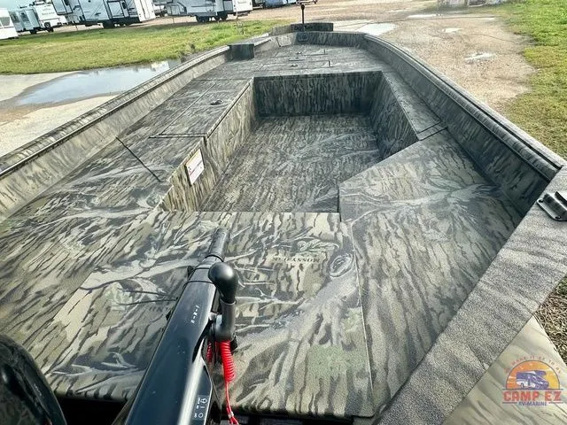 Slide: The Image of SeaArk 1752 Slayer X Pro 2026 - 10