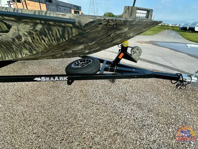 Slide: The Image of SeaArk 1752 Slayer X Pro 2026 - 16