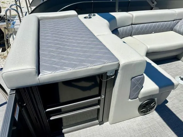 Slide: The Image of Massimo P24-Limited Max 2024 - 14