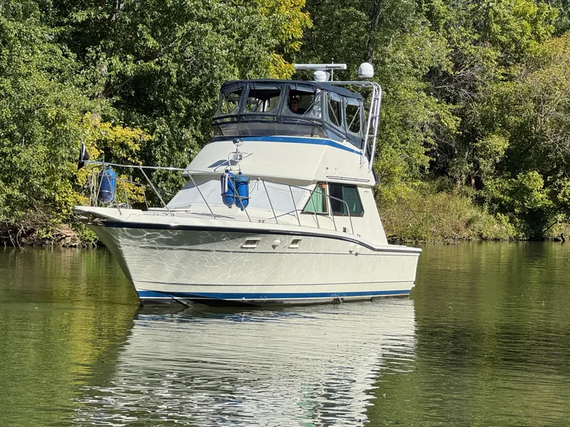 The Image of Hatteras 36 Sedan 1986 - 0