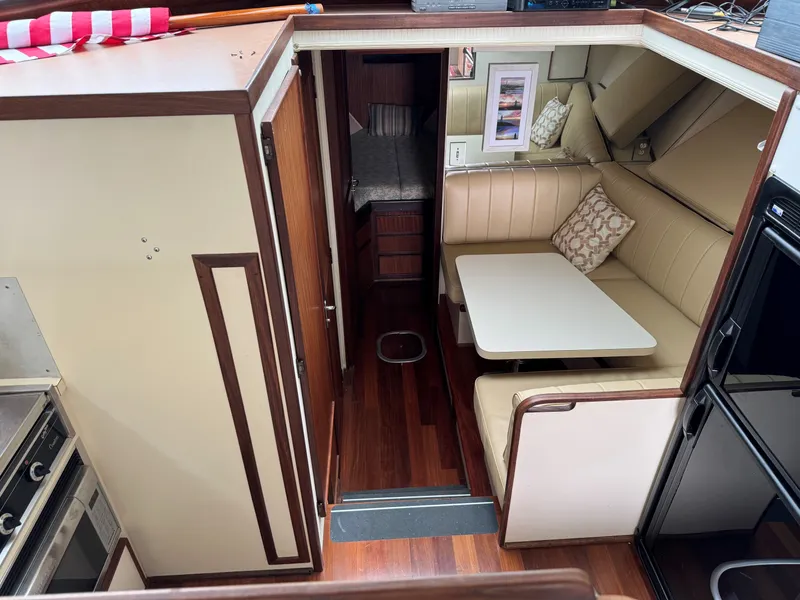 Slide: The Image of Hatteras 36 Sedan 1986 - 11