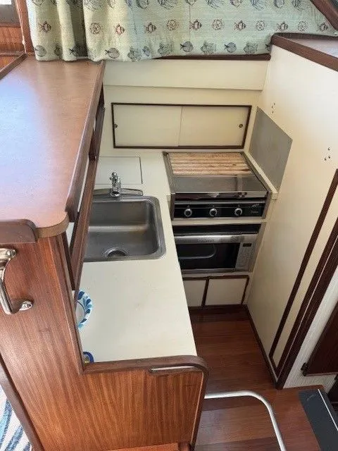 Slide: The Image of Hatteras 36 Sedan 1986 - 13