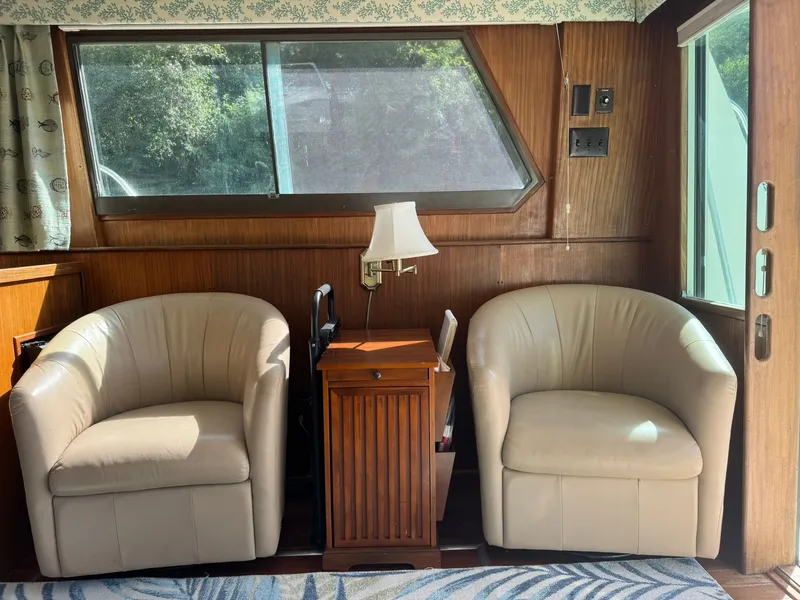 Slide: The Image of Hatteras 36 Sedan 1986 - 17