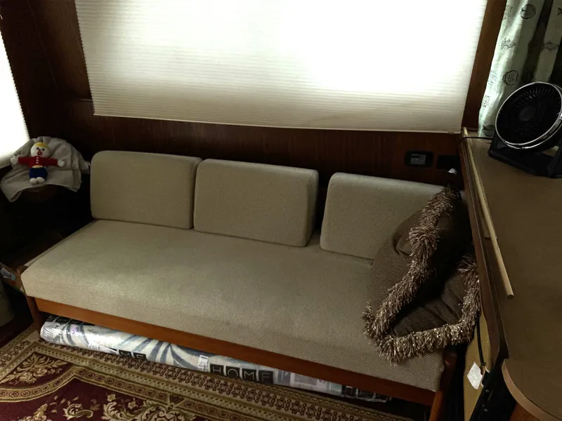 Slide: The Image of Hatteras 36 Sedan 1986 - 21