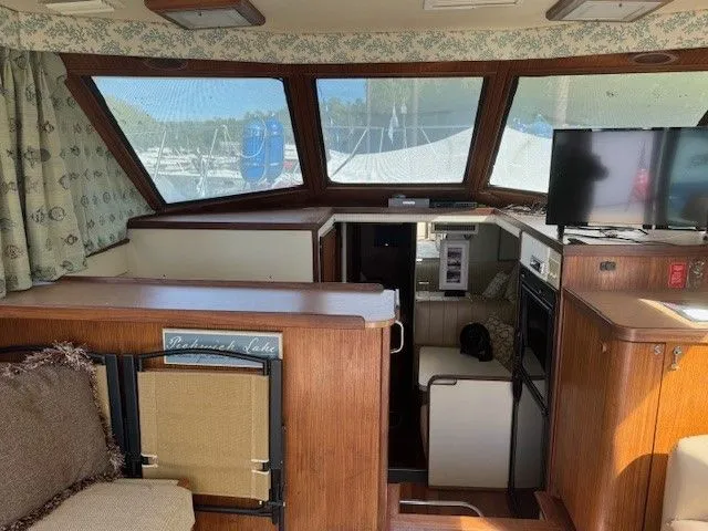 Slide: The Image of Hatteras 36 Sedan 1986 - 23