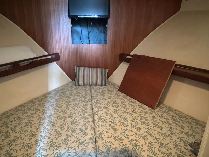 Slide: The Image of Hatteras 36 Sedan 1986 - 24