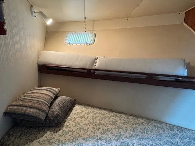 Slide: The Image of Hatteras 36 Sedan 1986 - 26