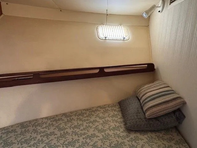 Slide: The Image of Hatteras 36 Sedan 1986 - 27