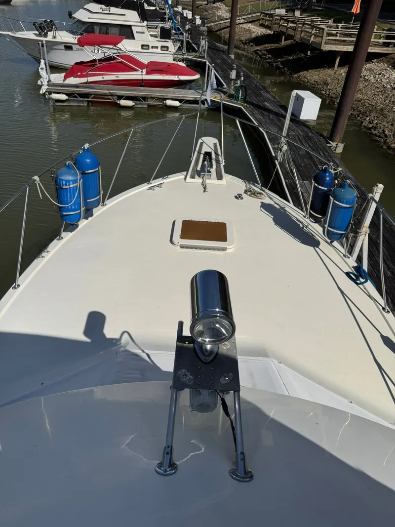 Slide: The Image of Hatteras 36 Sedan 1986 - 31